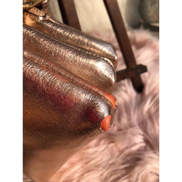 ✨✨ Vintage style 3 Layer compartment Crossbody 💕 - Picture 4 of 6